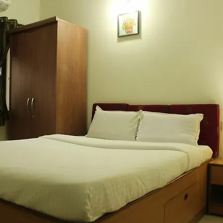 Oyo 9163 Home 1 Bhk Pool View Lpk Club Candolim